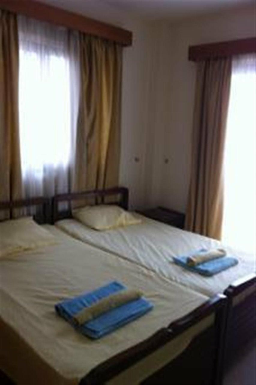 Zakos Court Apartments Larnaca Buitenkant foto